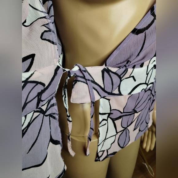 New York & company women's size medium purple blouse wrap shirt top pin floral - Picture 7 of 10
